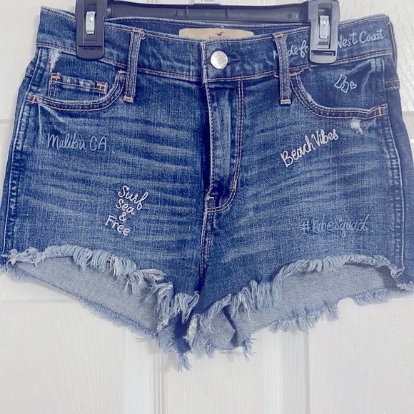 Woman’s High Rise Hollister Jean Shorts - Picture 1 of 3